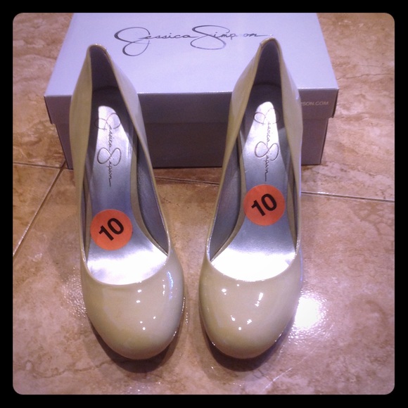 Brand New- Jessica Simpson Round Toe Pumps - Picture 1 of 3